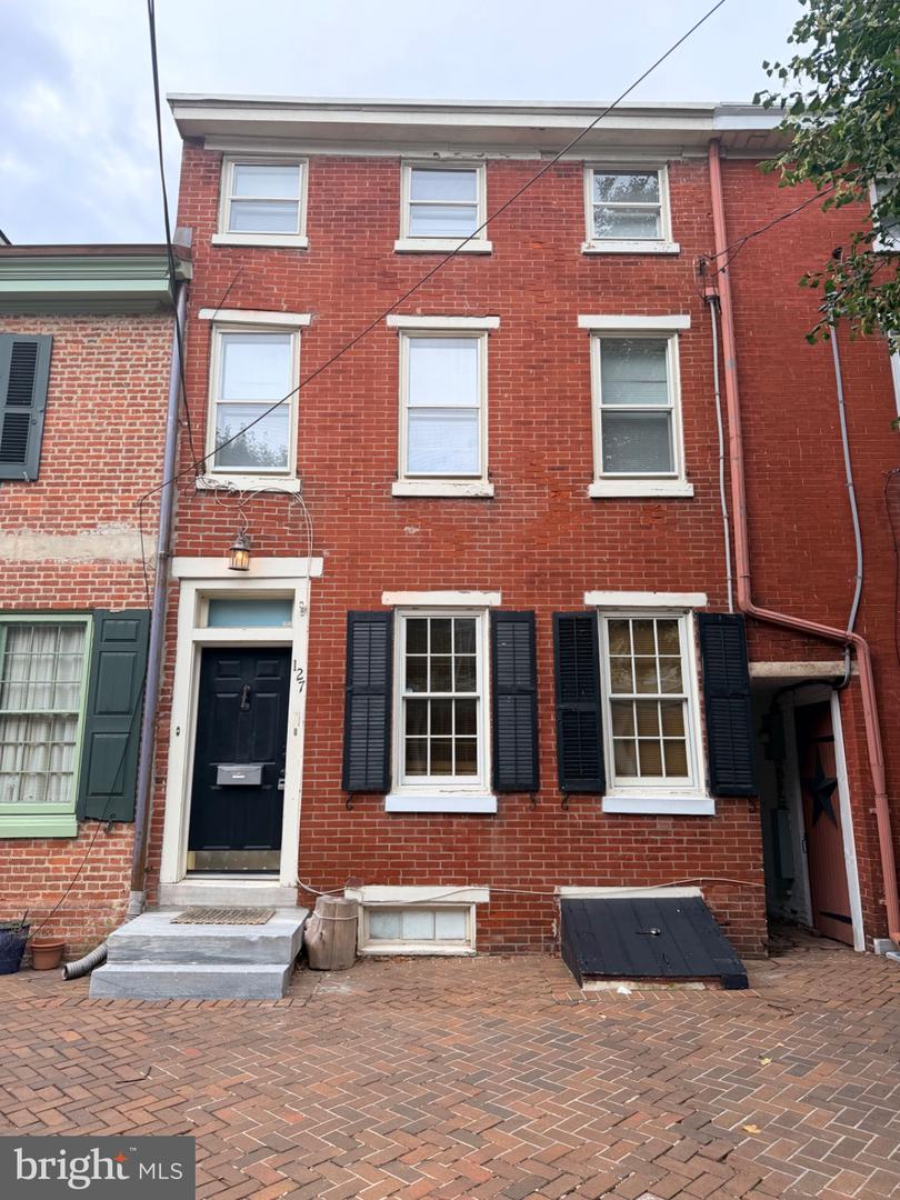 127 E UNION ST Property Photo 1