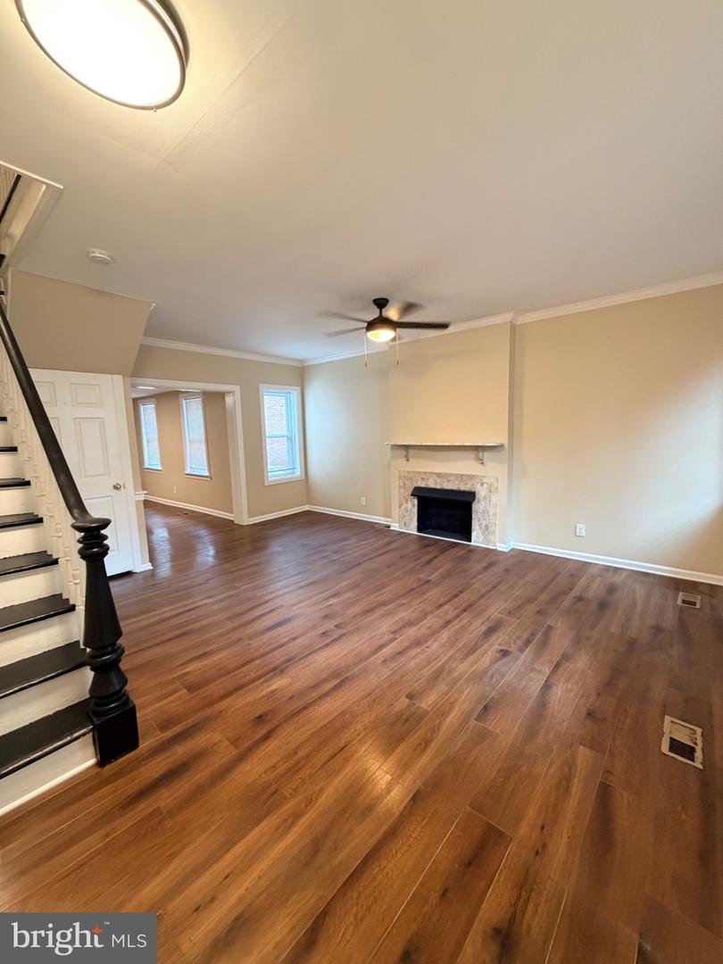 127 E Union St Property Photo 2