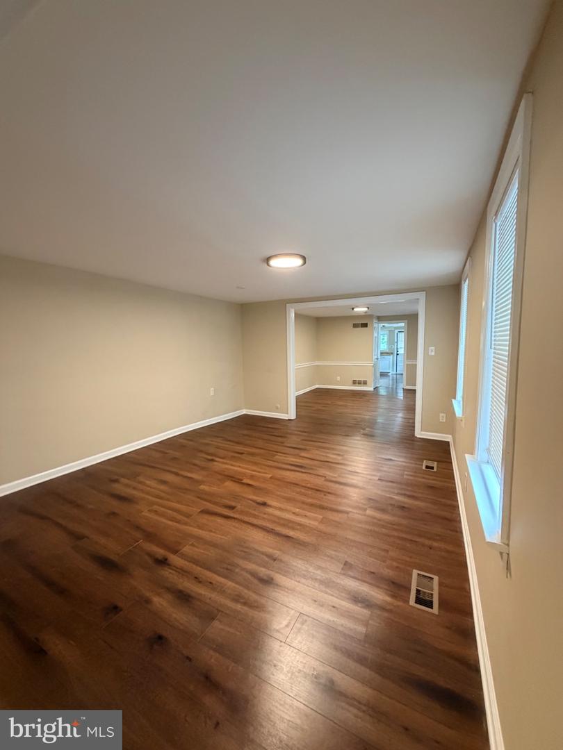 127 E Union St Property Photo 4