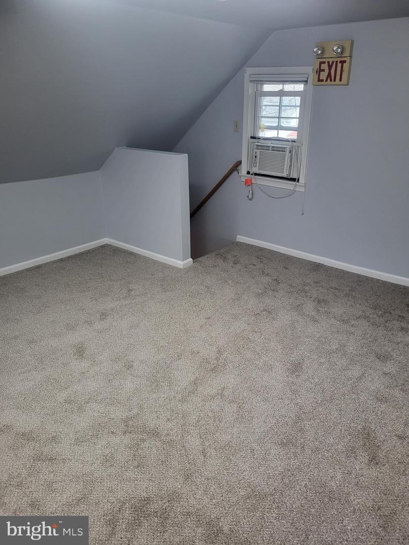 40 Oak Ave Property Photo 4