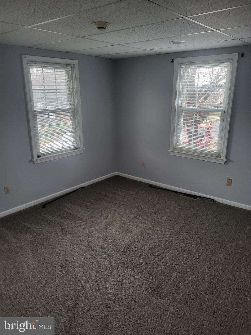 40 Oak Ave Property Photo 5