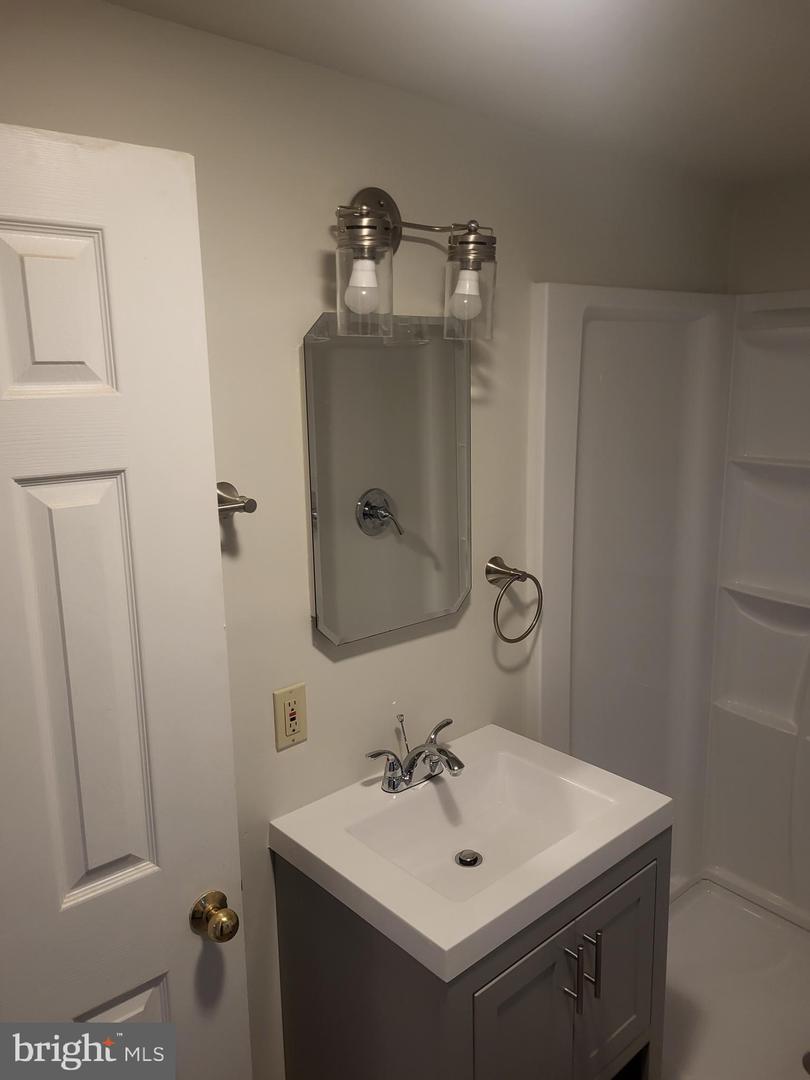 40 Oak Ave Property Photo 8