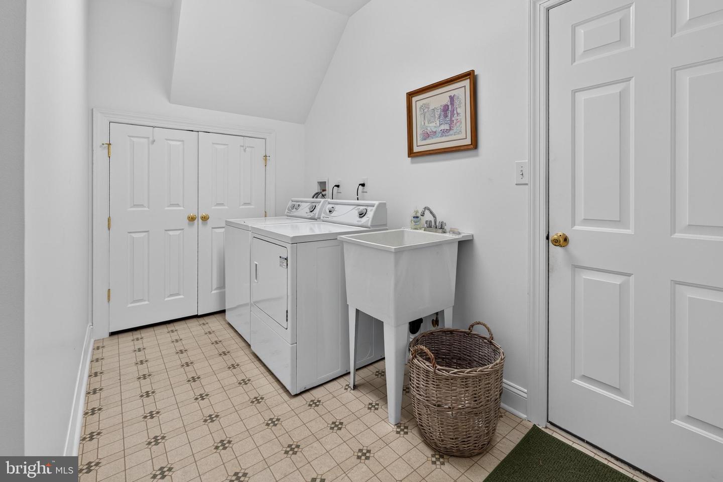 4 Florabunda Ln Property Photo 24