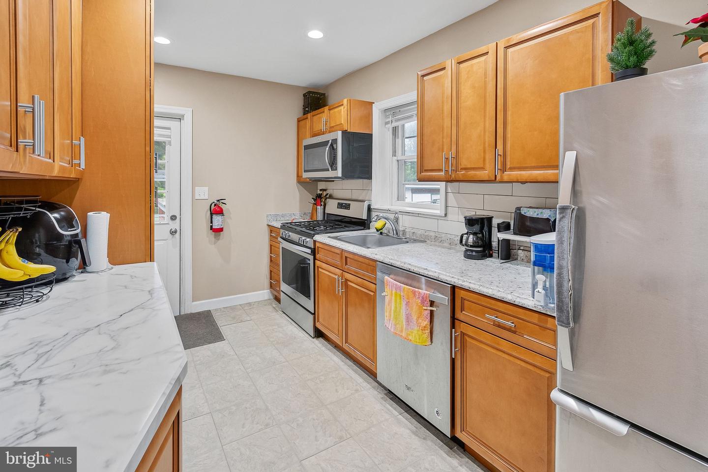 53 Amboy Ave Property Photo 9