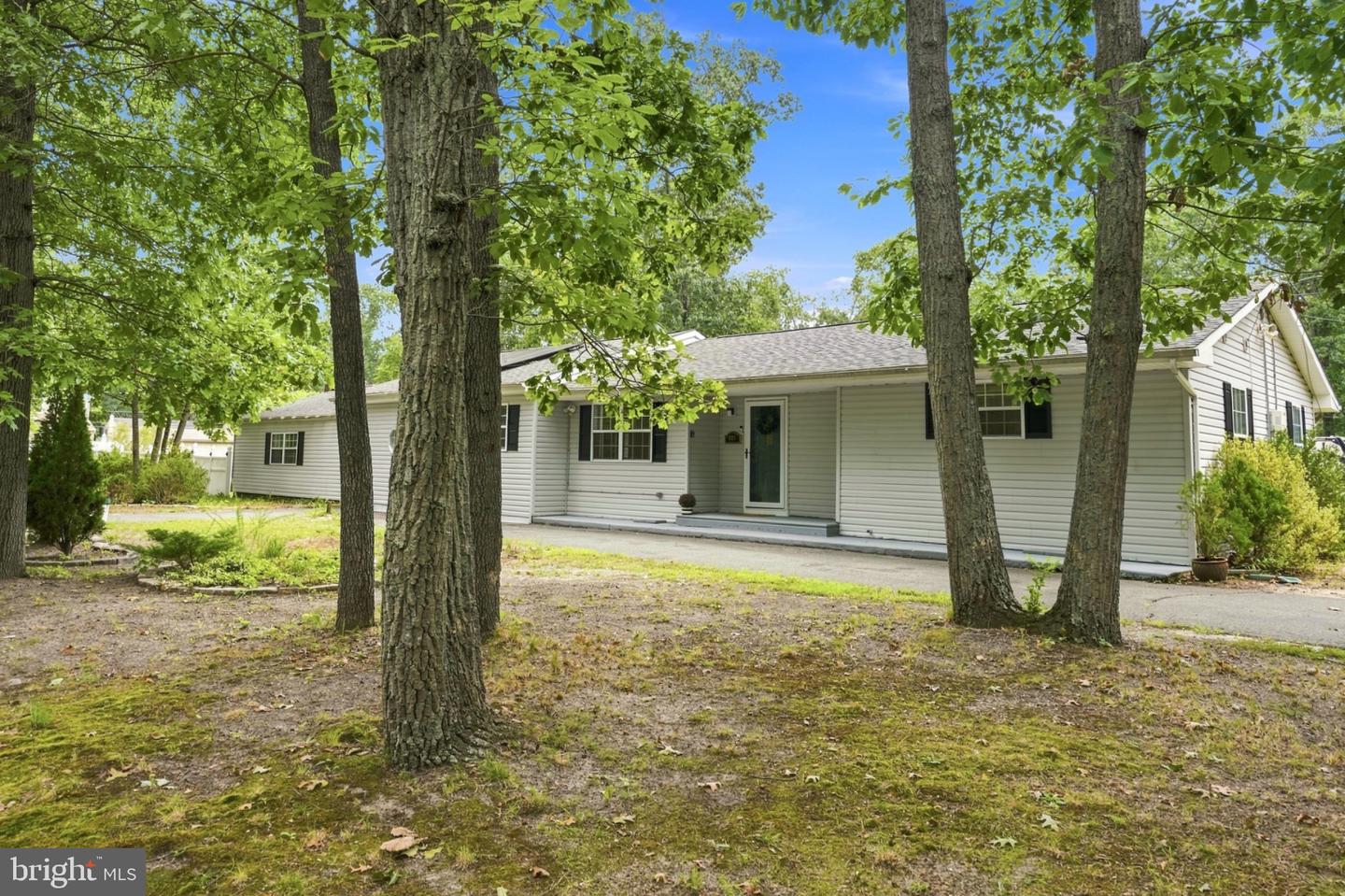 403 New Hampshire Rd Property Photo 2