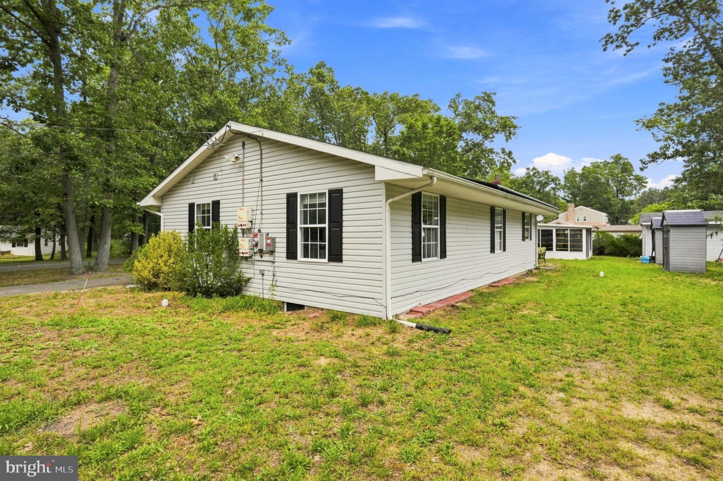 403 New Hampshire Rd Property Photo 4