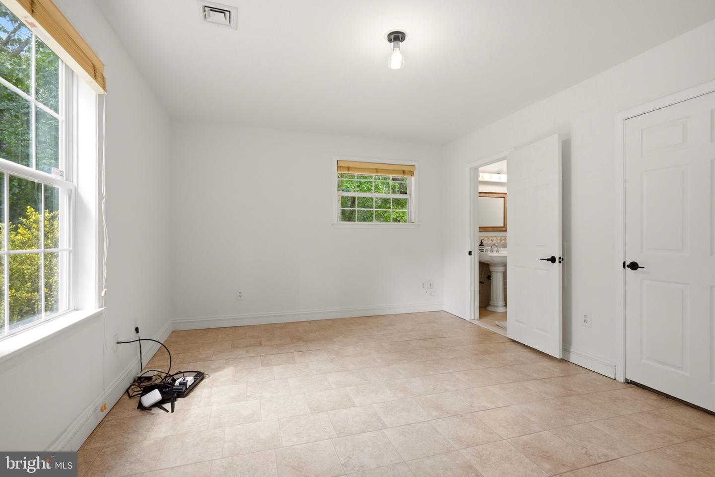 403 New Hampshire Rd Property Photo 19