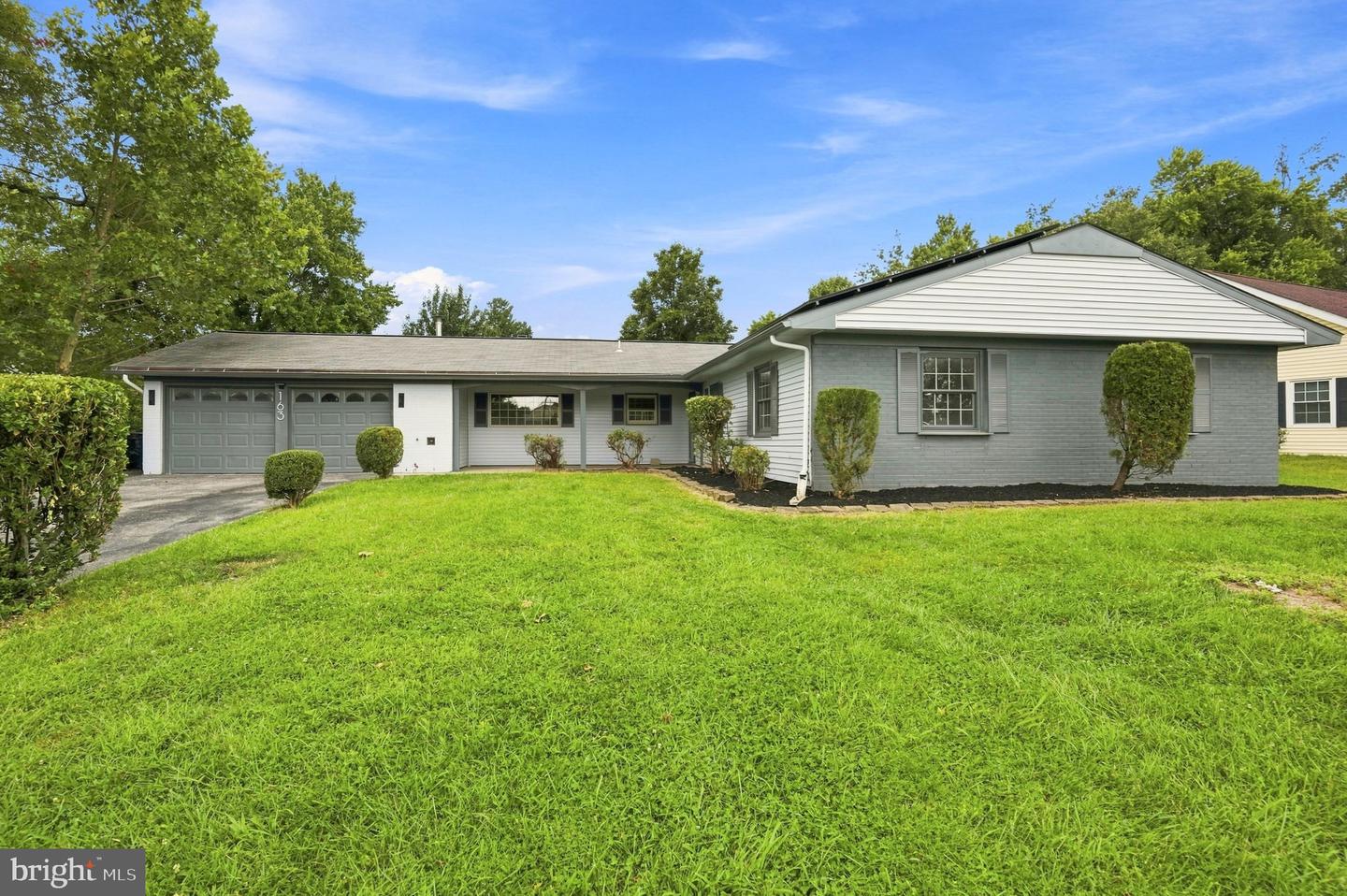 163 Twin Hill Dr Property Photo 1