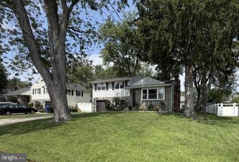 379 Boxwood Ln Property Photo 2