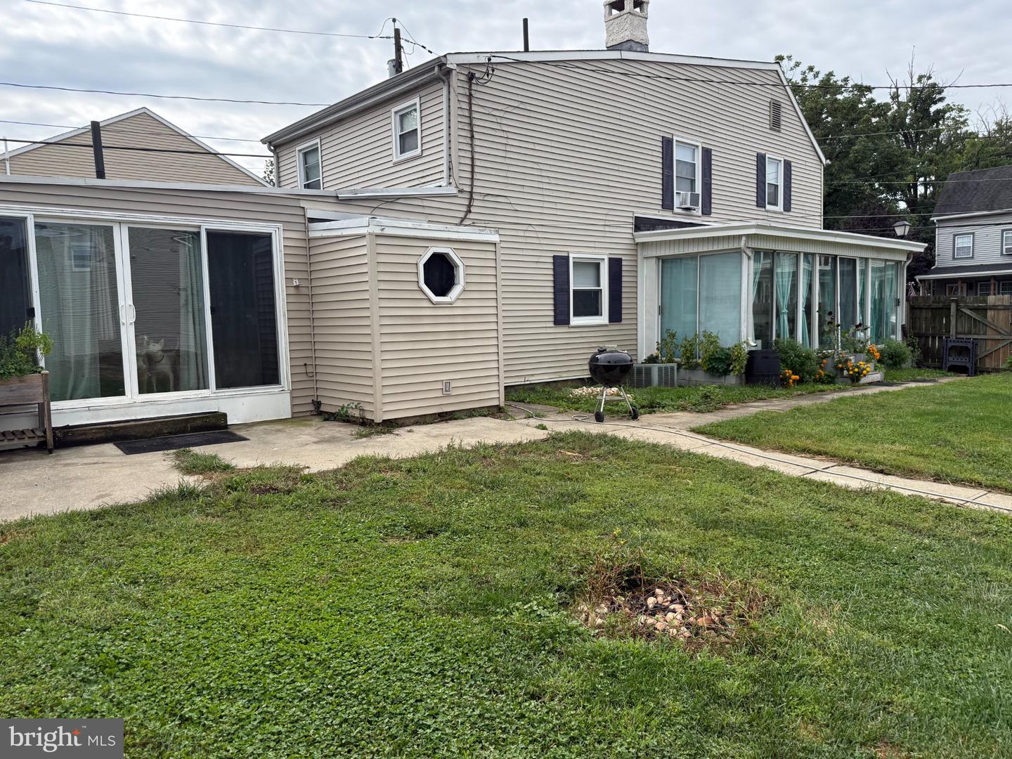 207 Washington St Property Photo 5