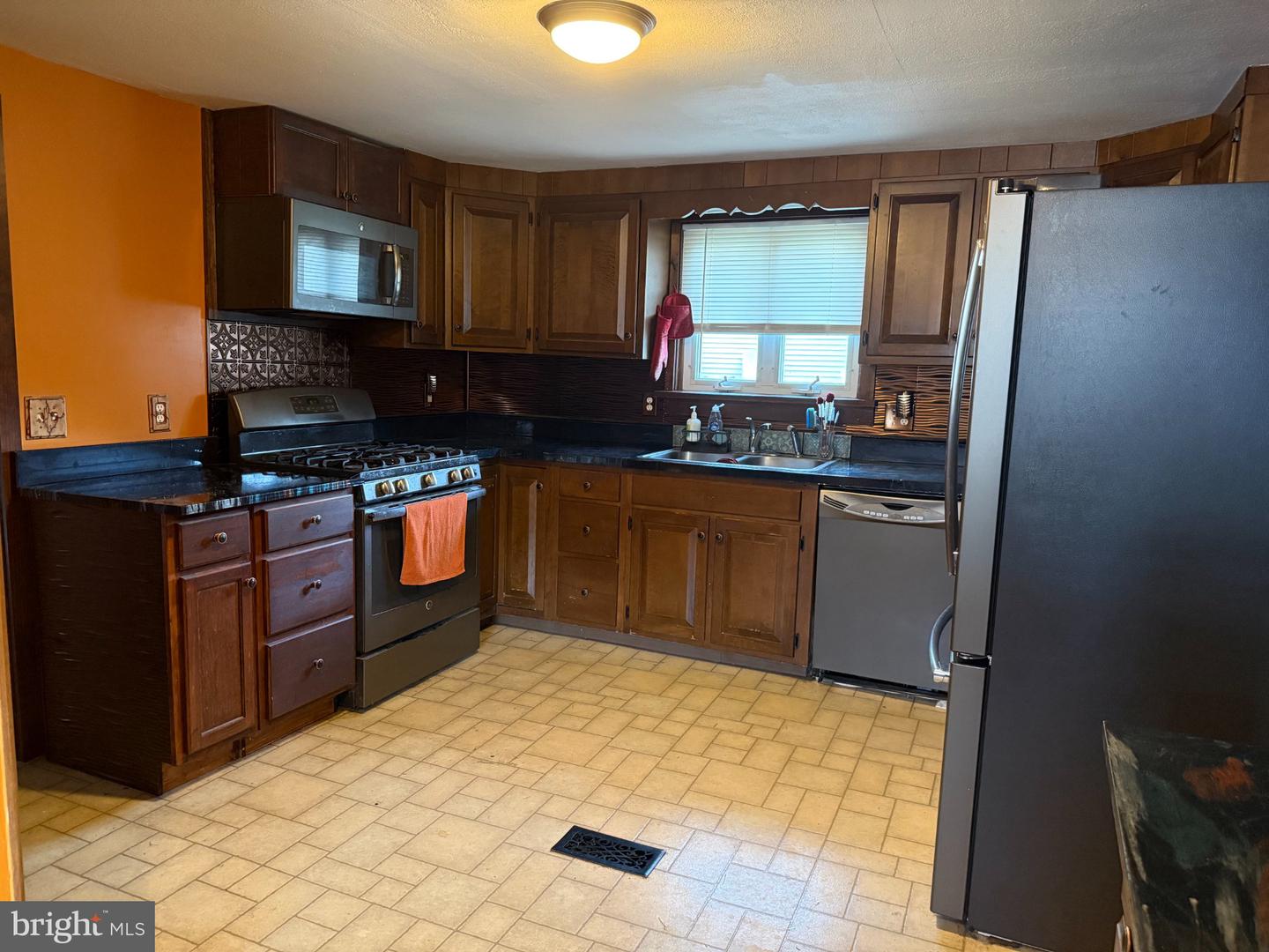 207 Washington St Property Photo 7