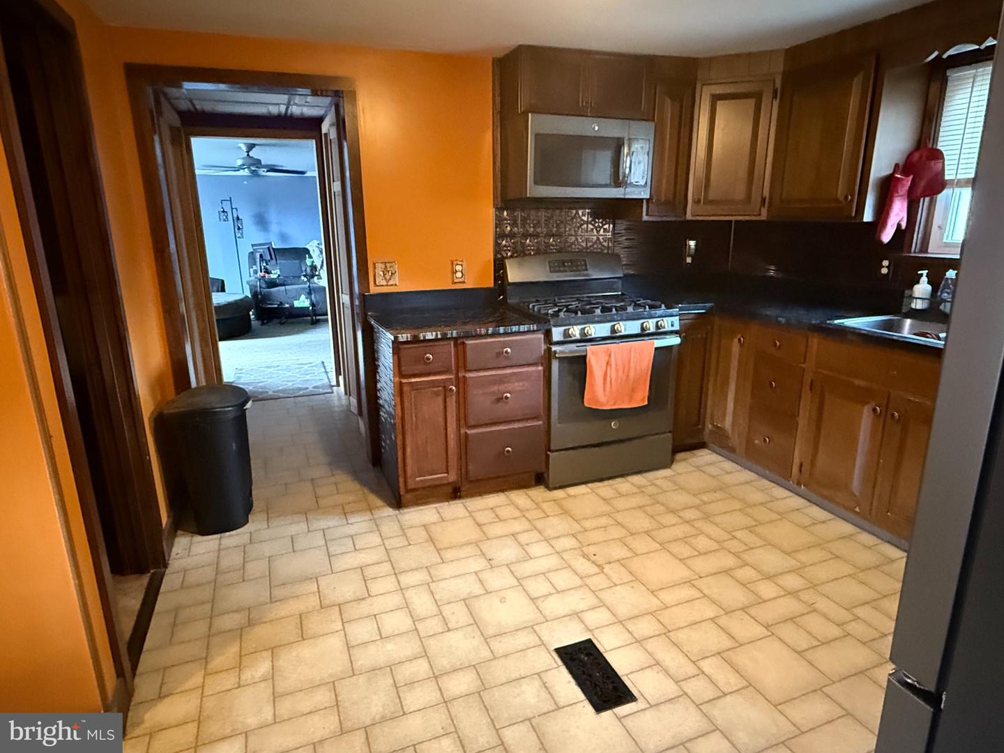 207 Washington St Property Photo 8