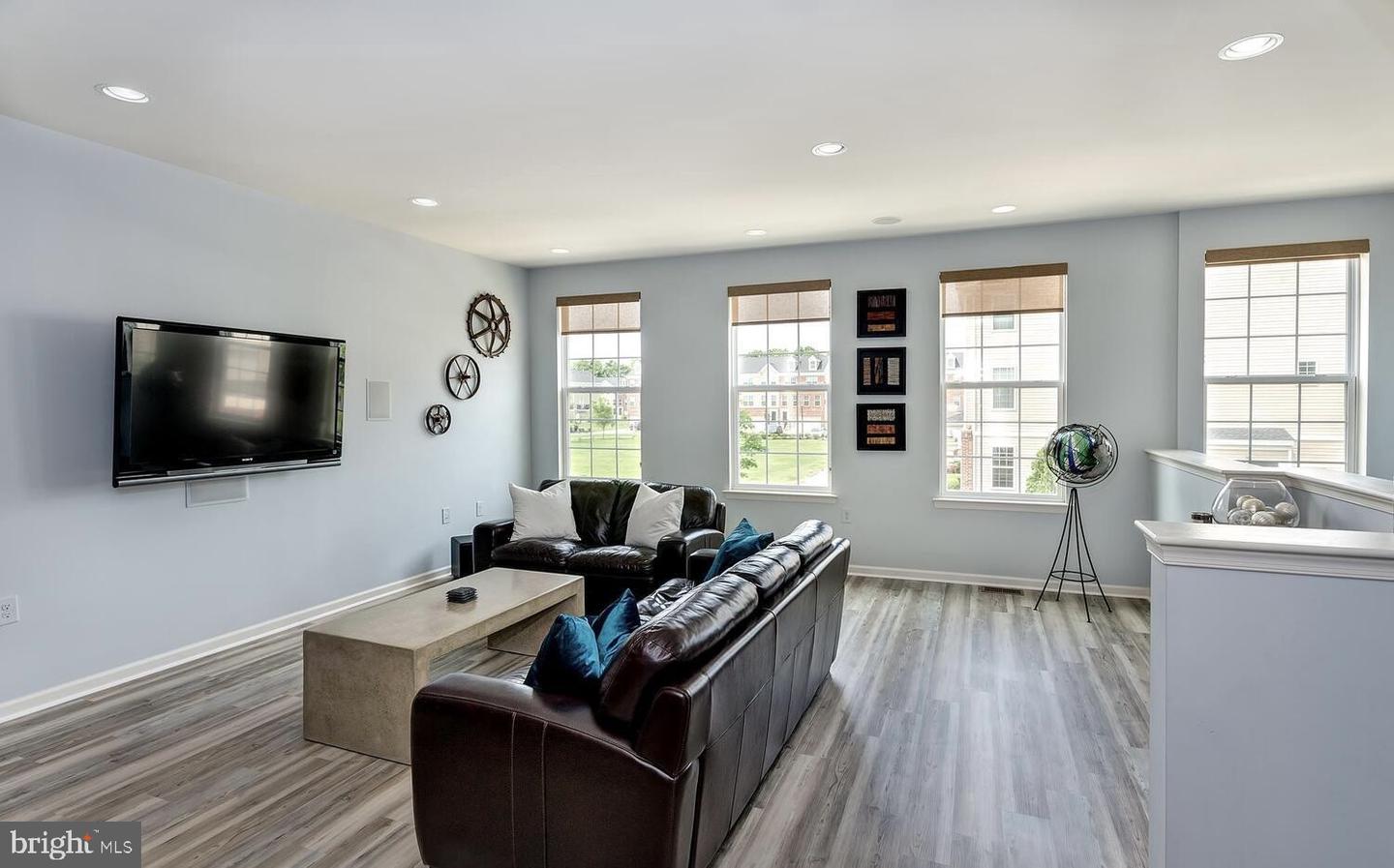 47 Riverwalk Blvd Property Photo 1
