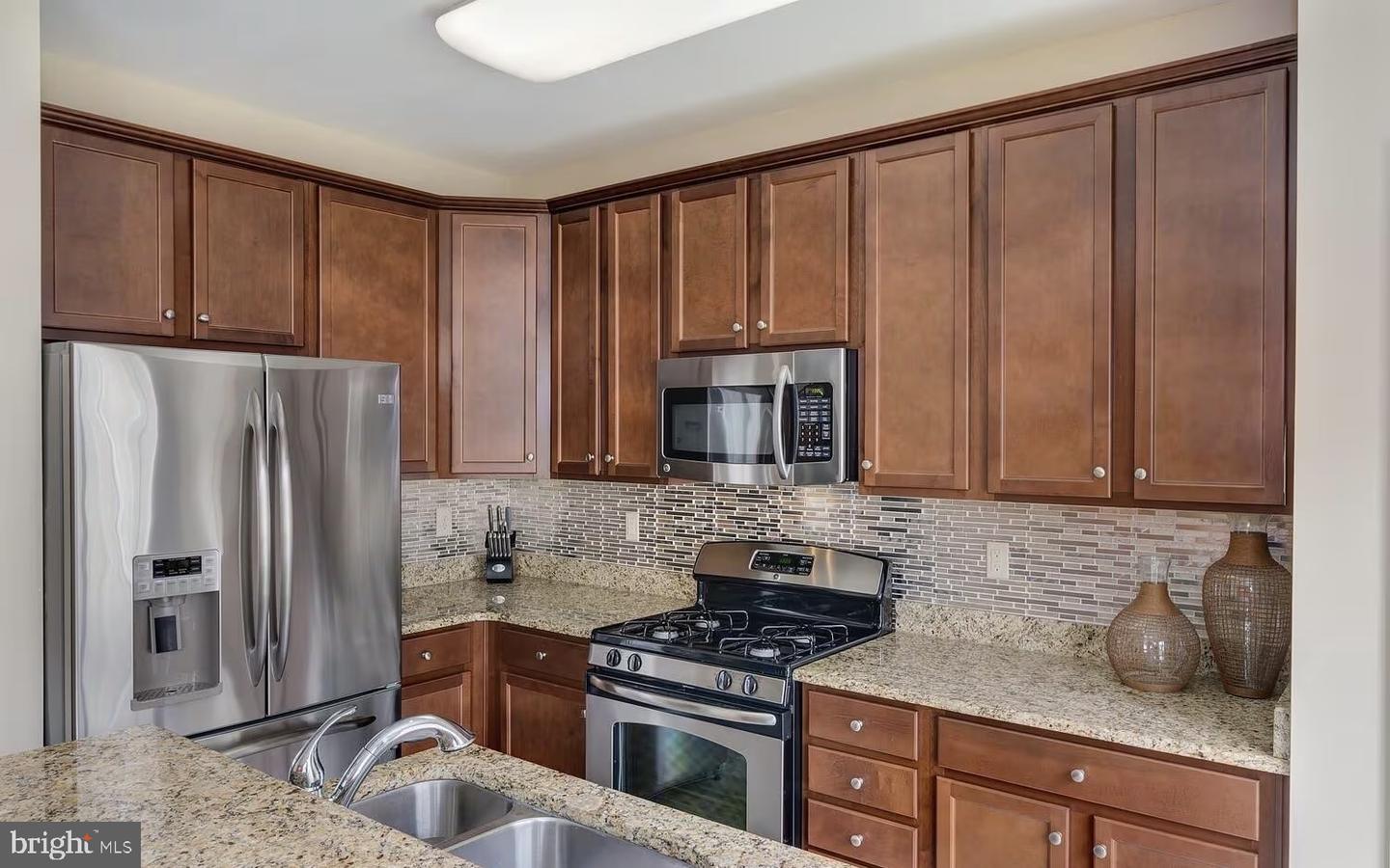 47 Riverwalk Blvd Property Photo 9