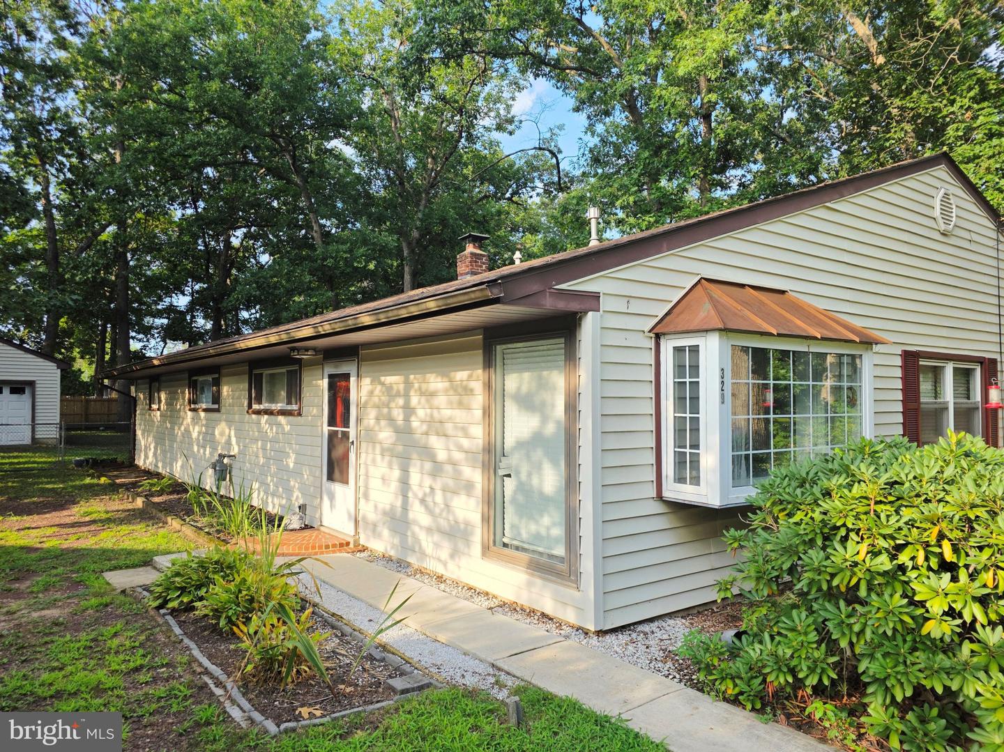 329 Evergreen Rd Property Photo 2
