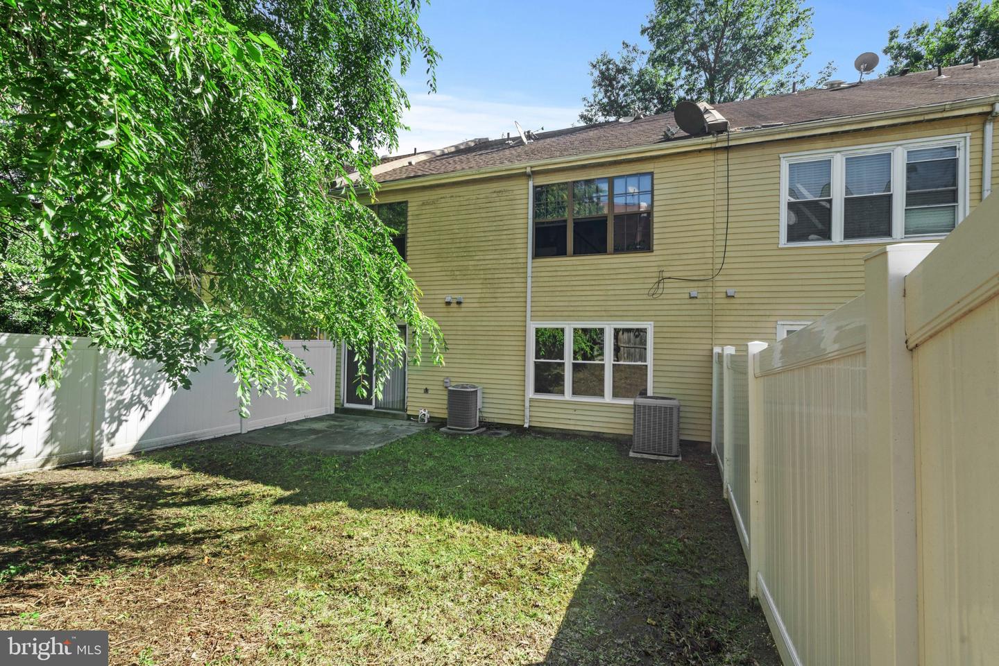 206 A Chaucer Ct Property Photo 3