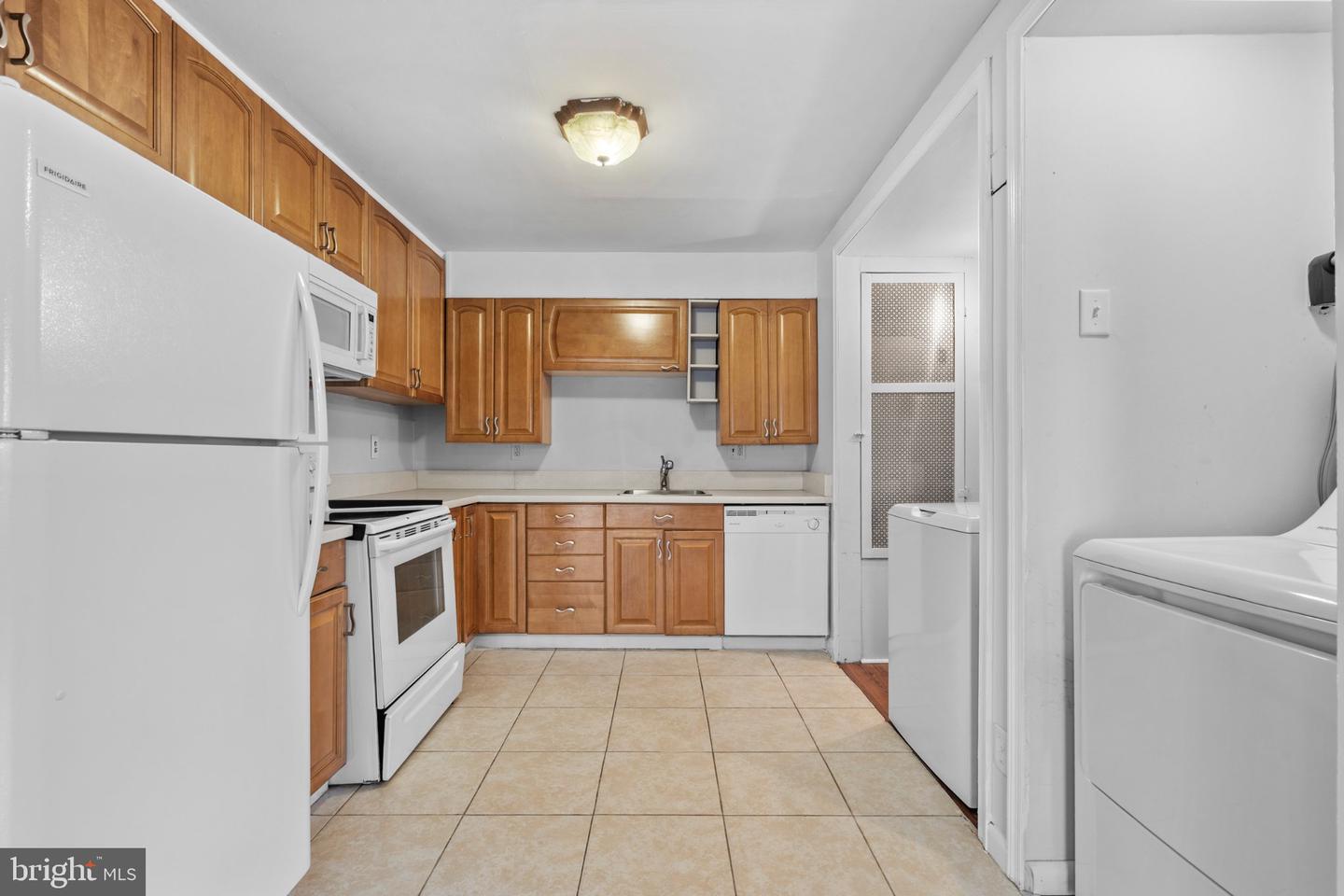 206 A Chaucer Ct Property Photo 7
