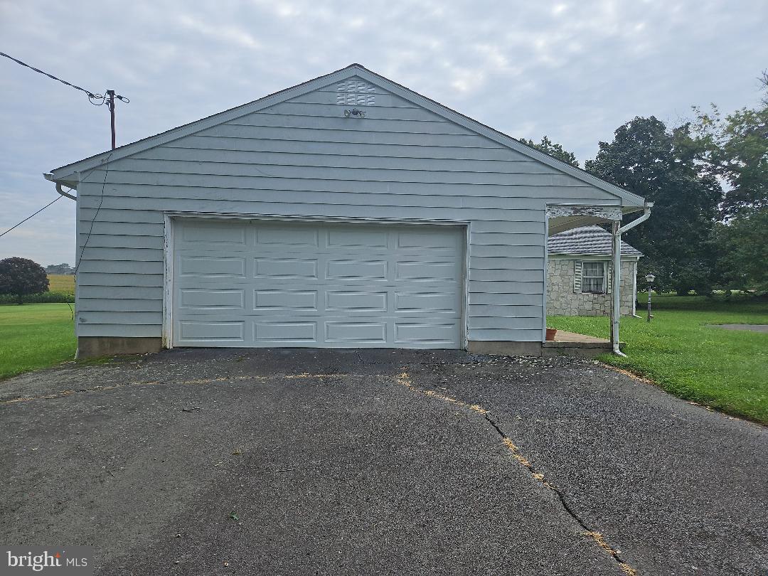 139 E Old York Rd Property Photo 2