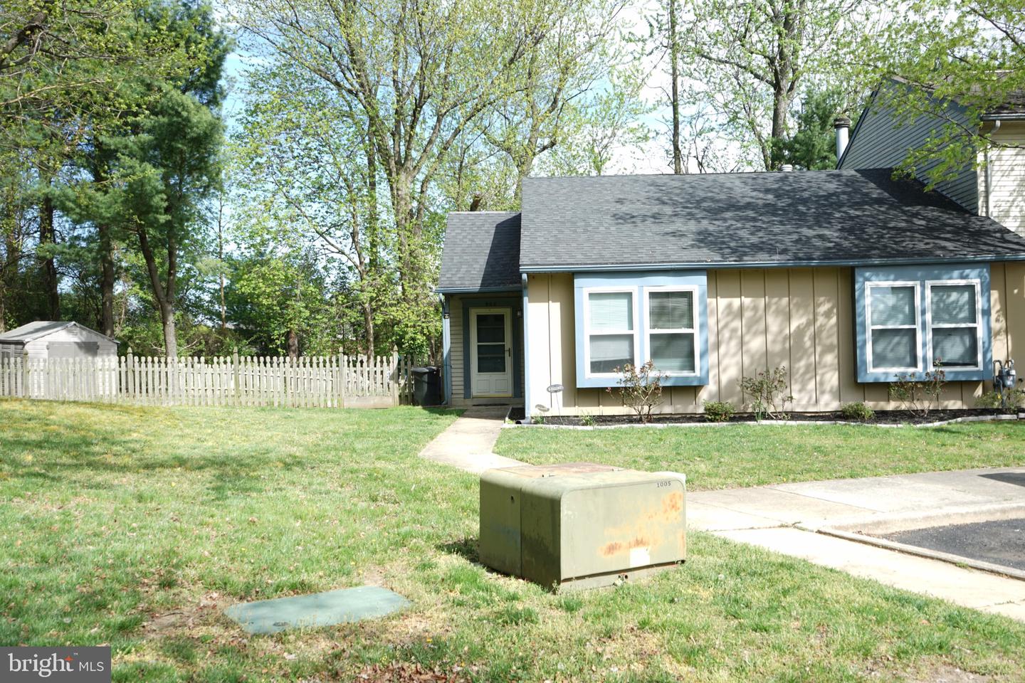 906 Roberts Ln Property Photo 1