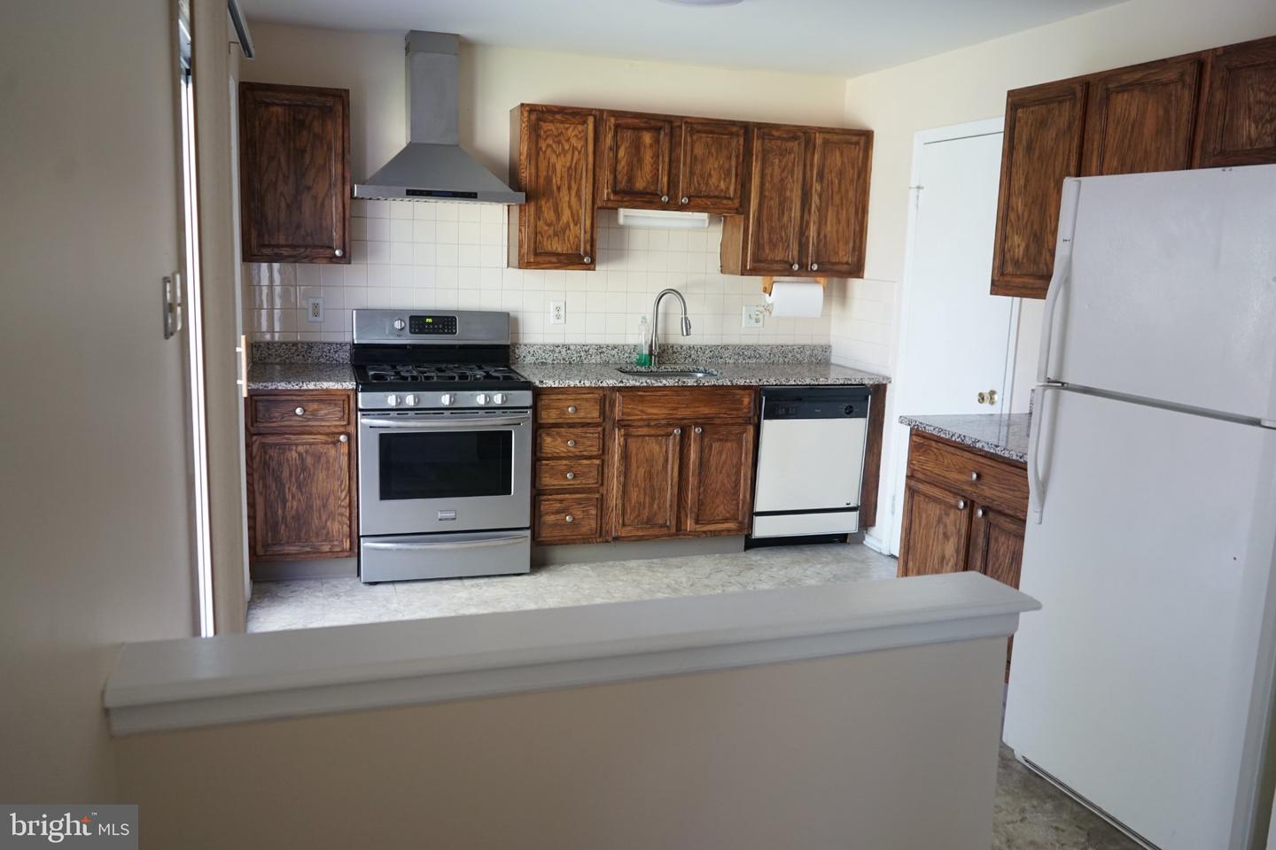 906 Roberts Ln Property Photo 5