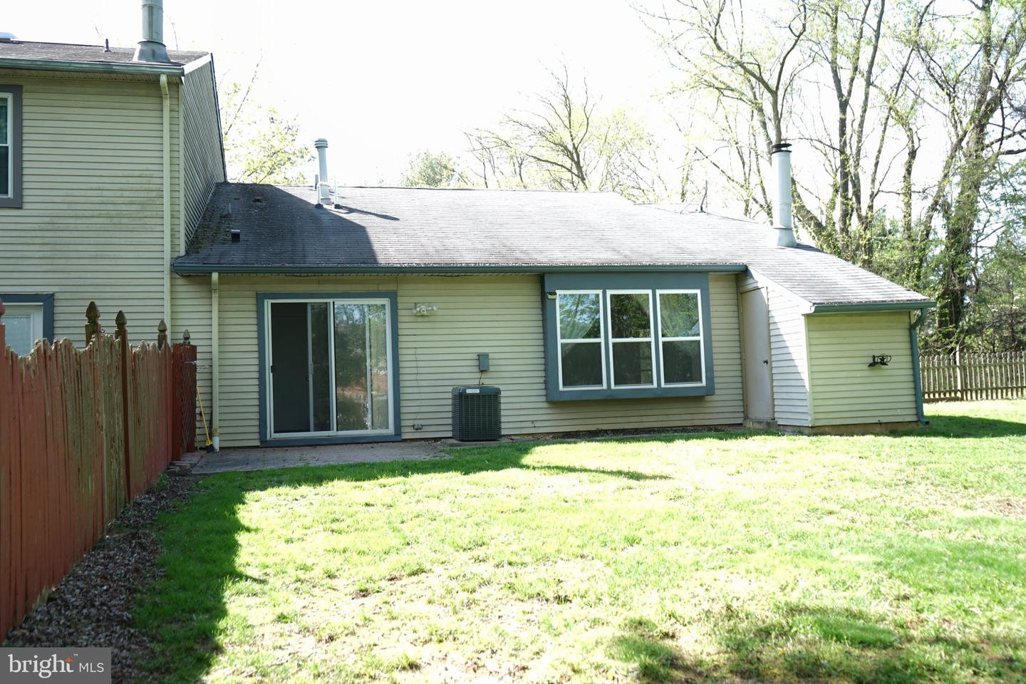 906 Roberts Ln Property Photo 6