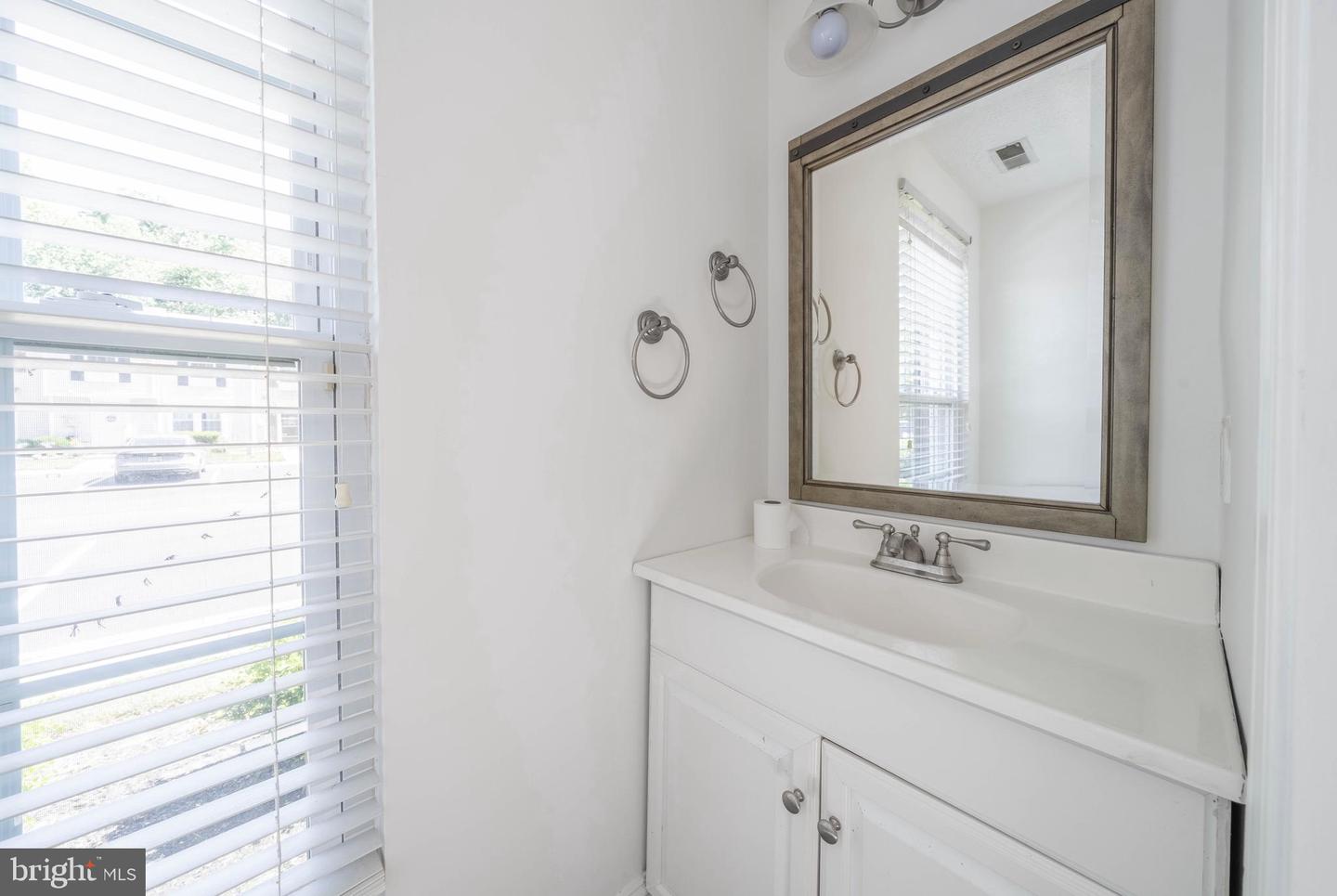 10 Forestview Ct Property Photo 8