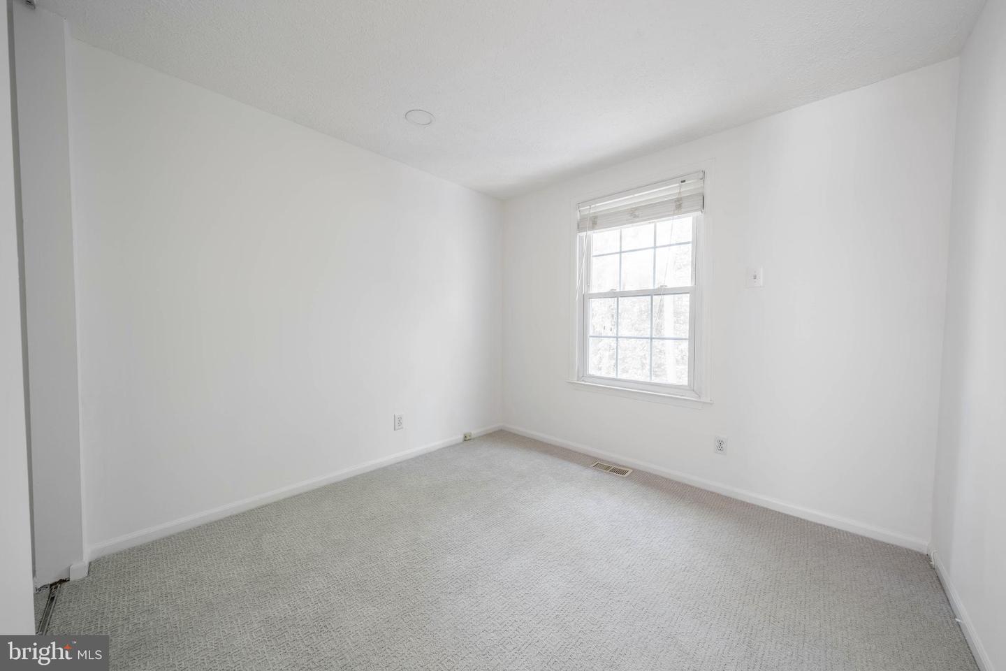 10 Forestview Ct Property Photo 11