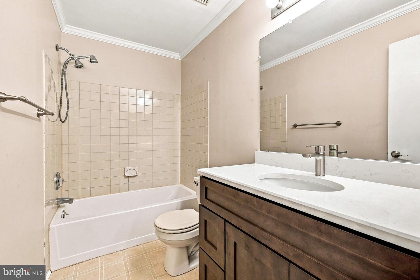 2202b Yarmouth Ln Property Photo 18