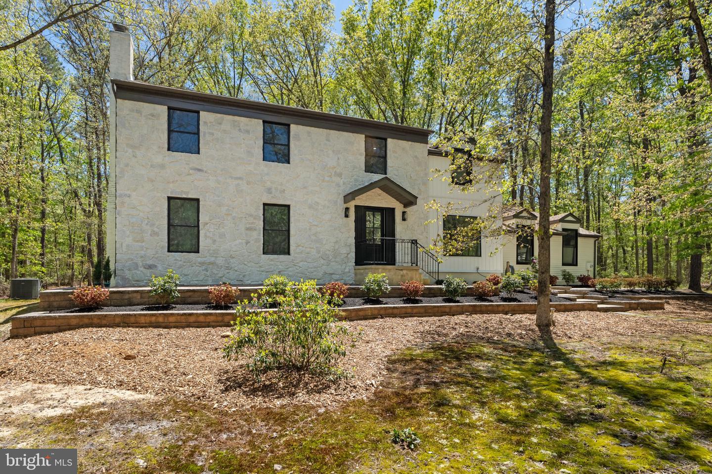 1 Dickson Dr Property Photo 2