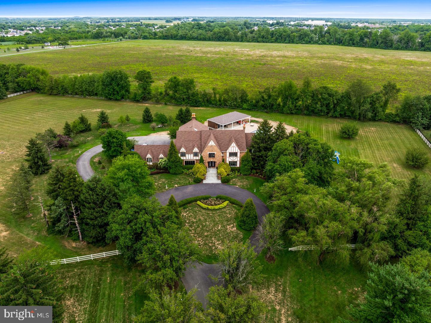9 Deerfield Ter Property Photo 2