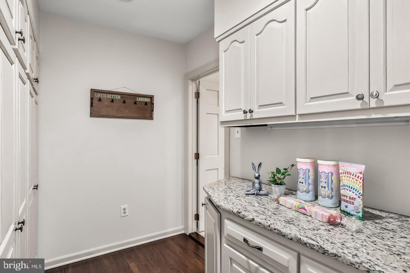 9 Deerfield Ter Property Photo 17