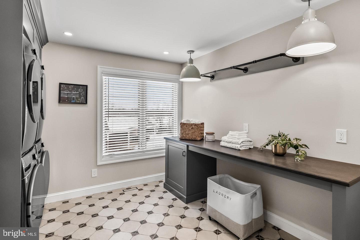 9 Deerfield Ter Property Photo 35
