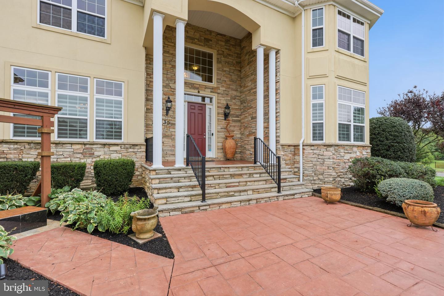 36 Belmont Cir Property Photo 4
