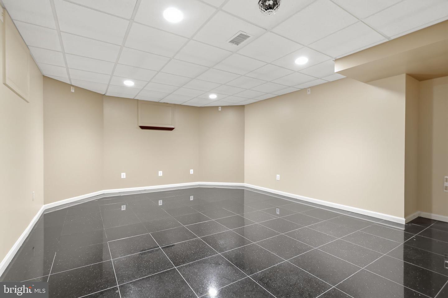 36 Belmont Cir Property Photo 70