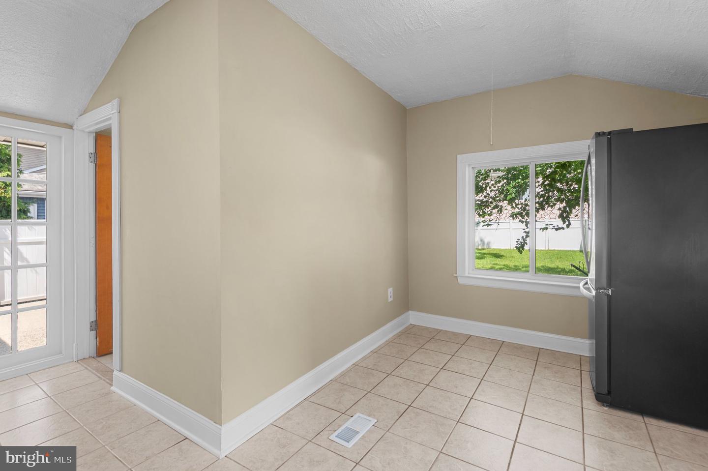 211 Lafayette St Property Photo 6