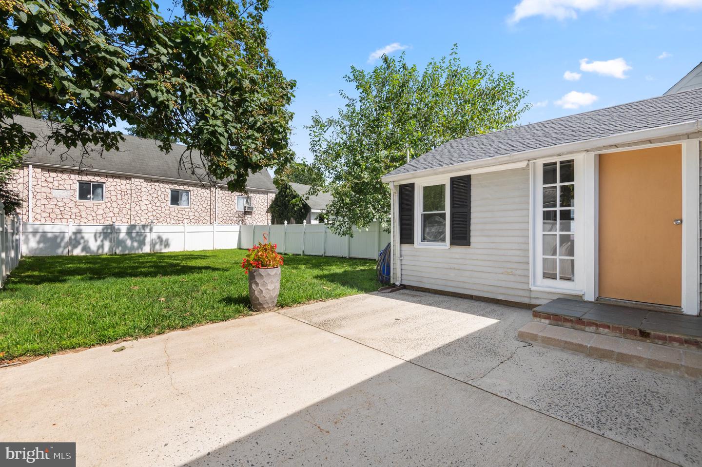 211 Lafayette St Property Photo 15