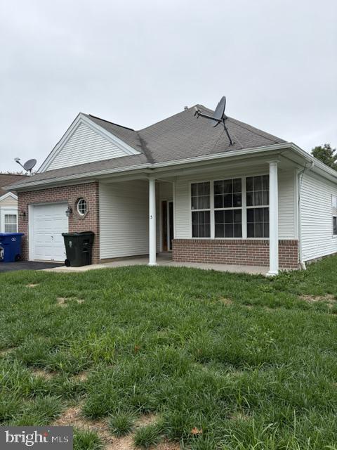 15 Foxchase Dr Property Photo 1