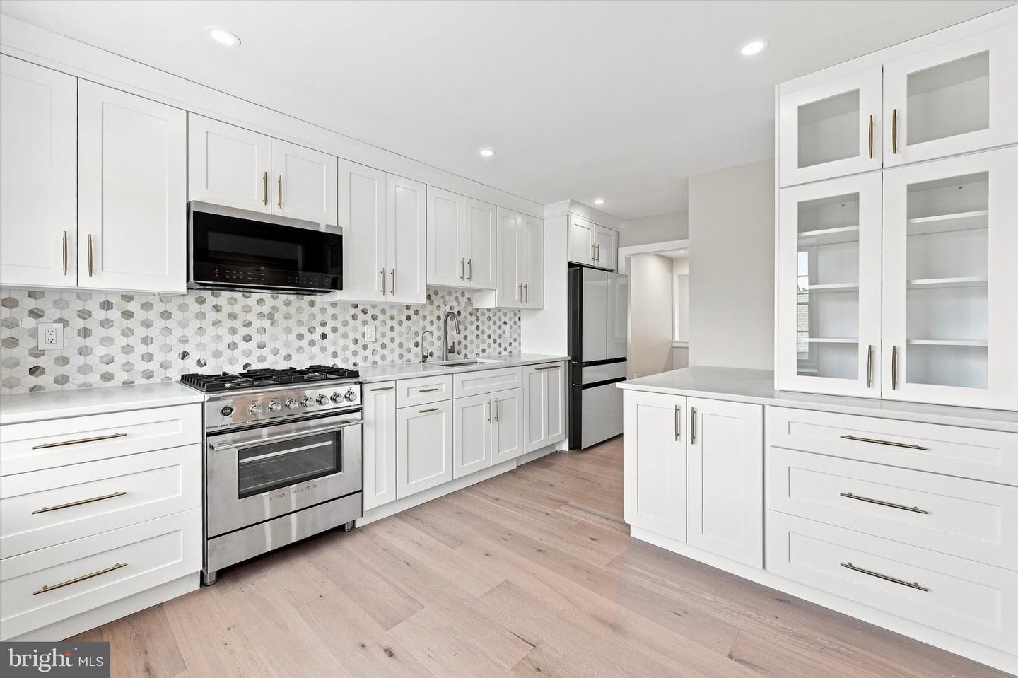 633 E Main St #b7 Property Photo 6
