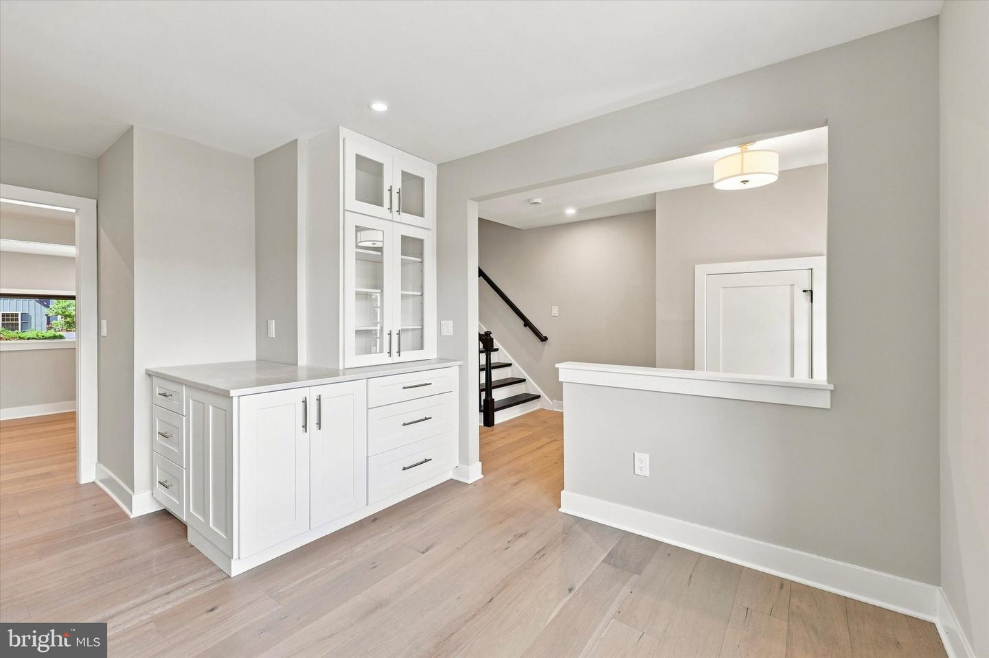633 E Main St #b7 Property Photo 7