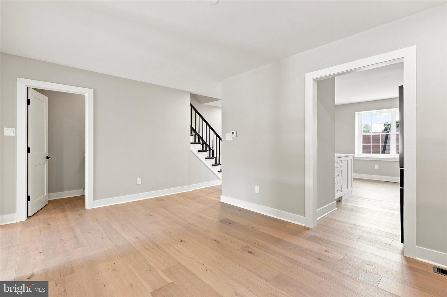 633 E Main St #b7 Property Photo 9