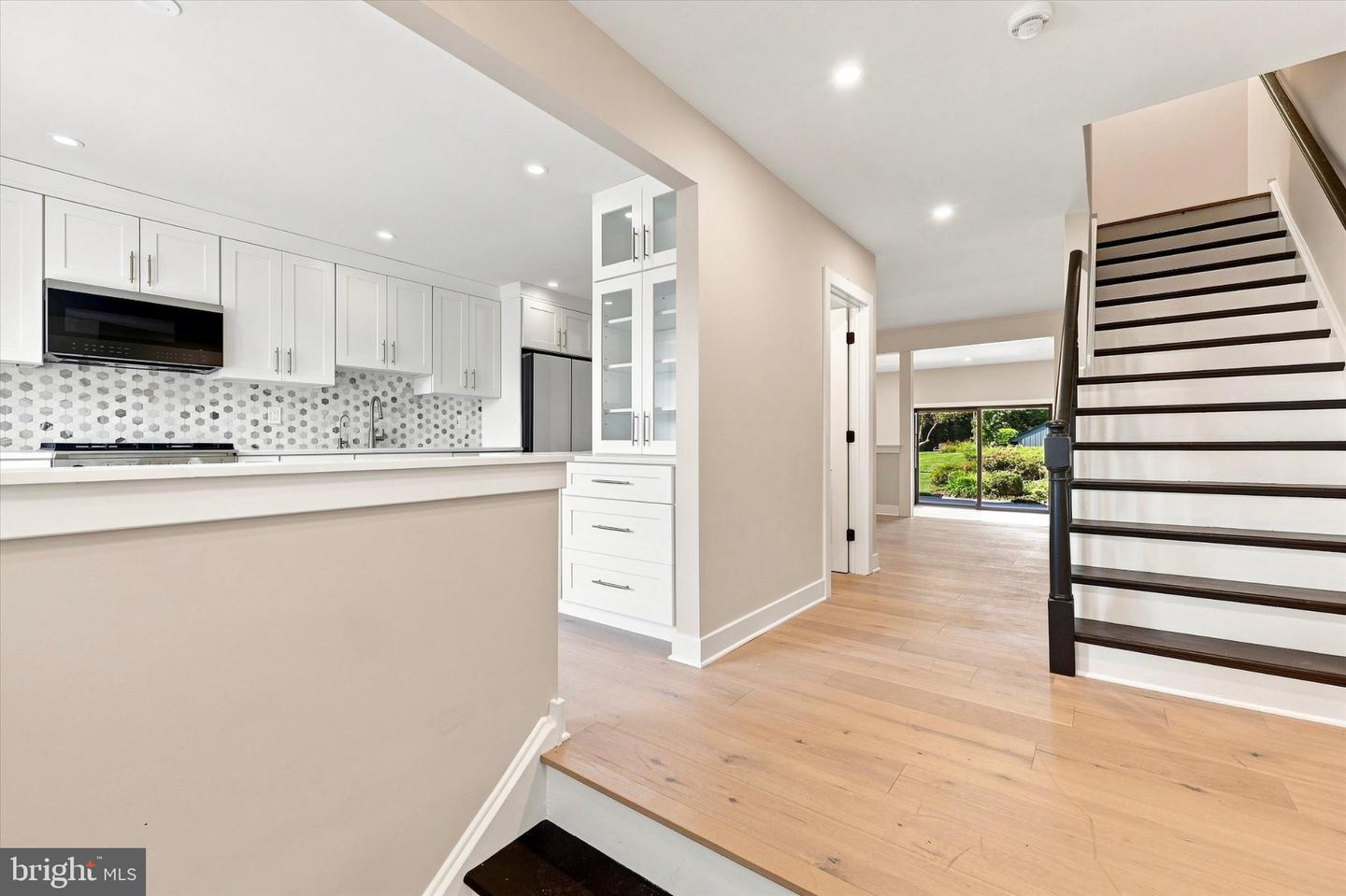 633 E Main St #b7 Property Photo 10