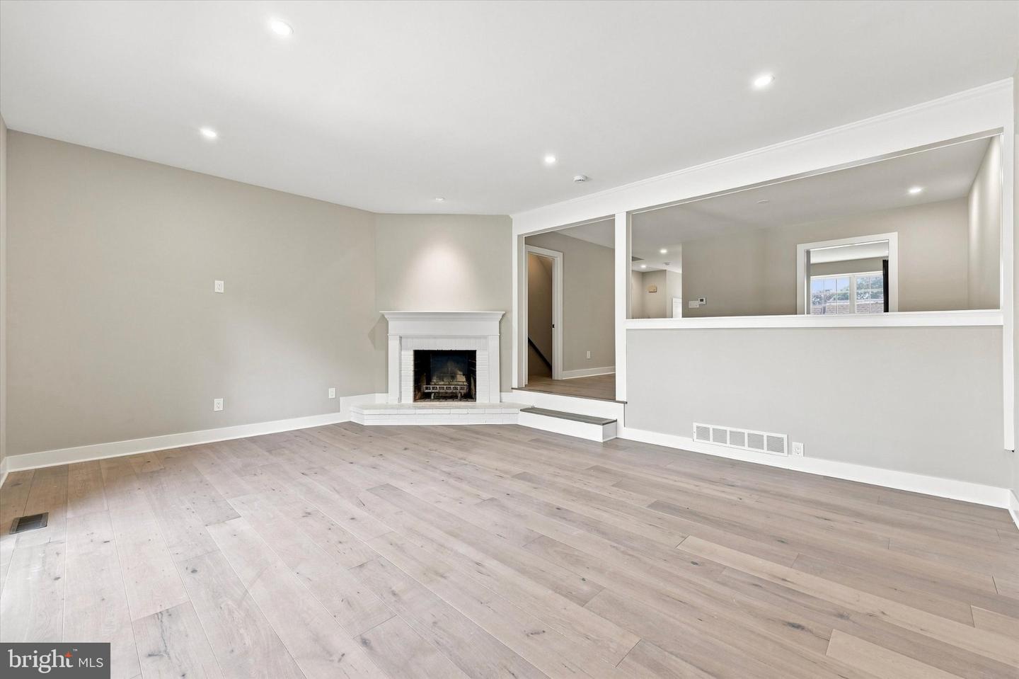 633 E Main St #b7 Property Photo 14