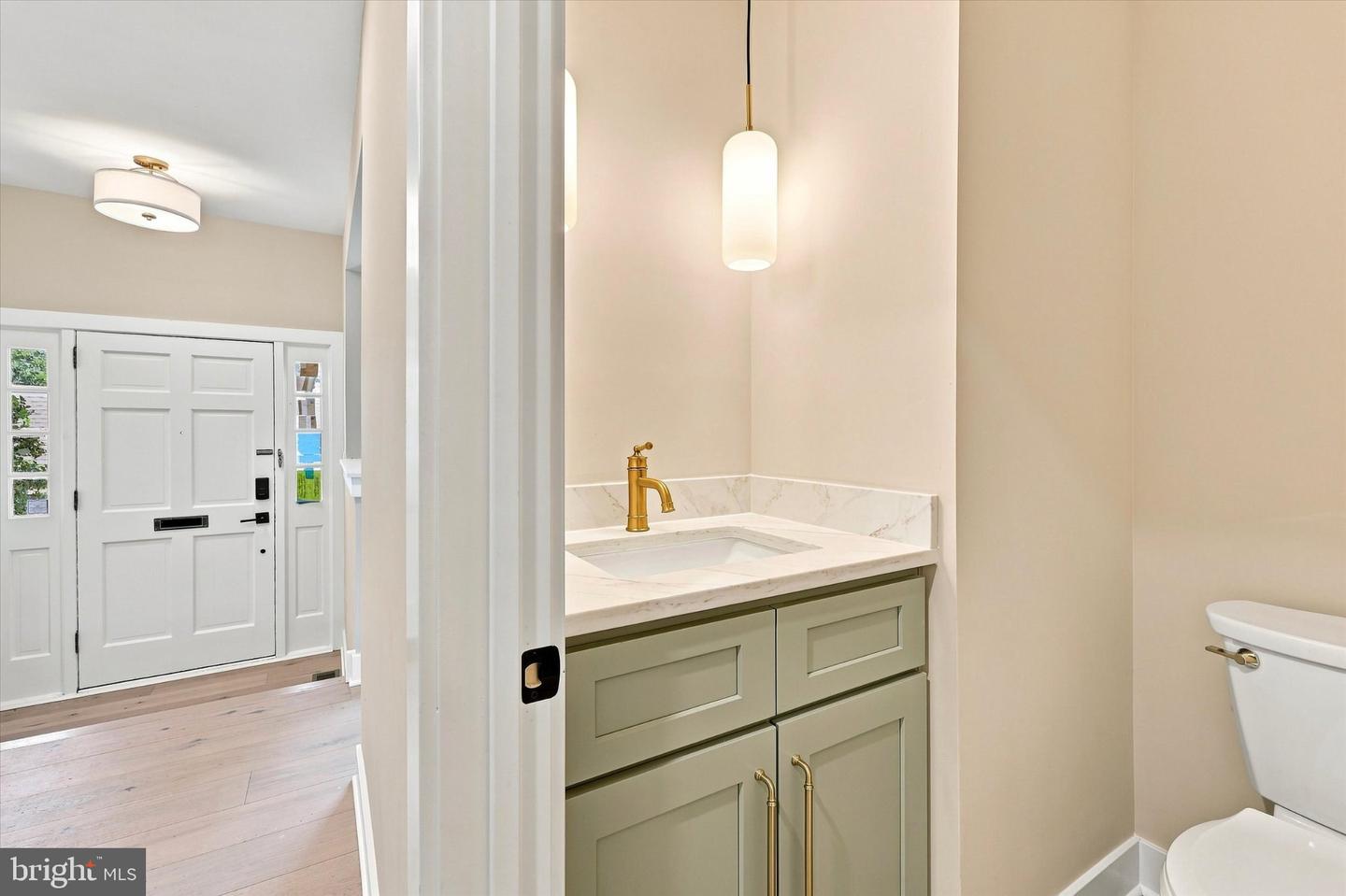 633 E Main St #b7 Property Photo 17