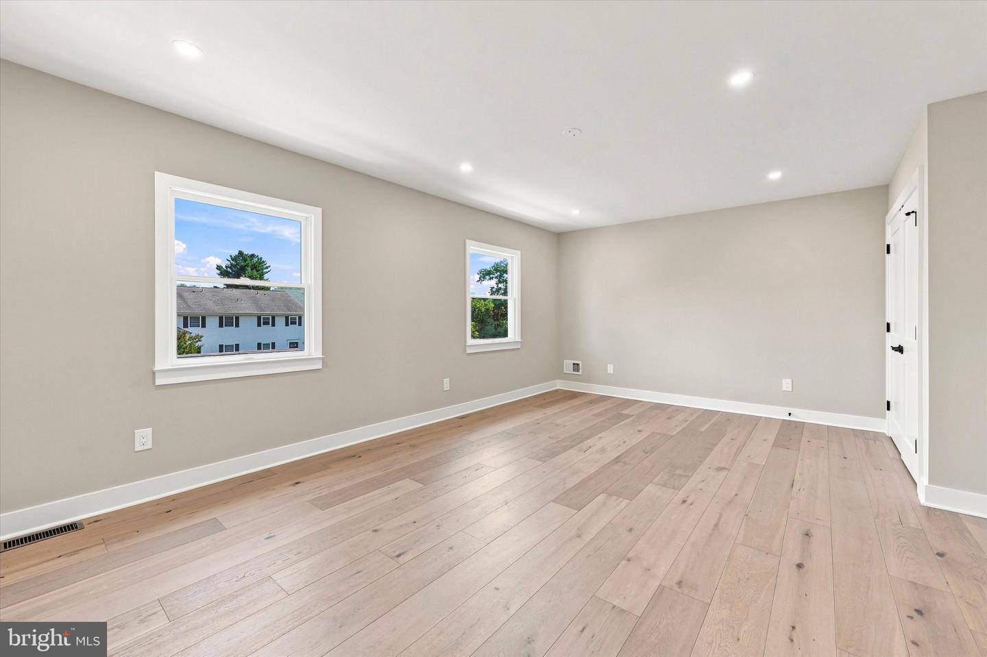 633 E Main St #b7 Property Photo 18