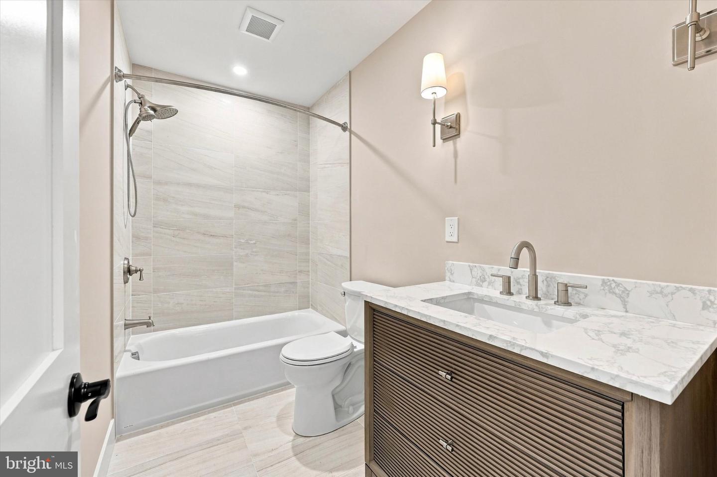 633 E Main St #b7 Property Photo 20