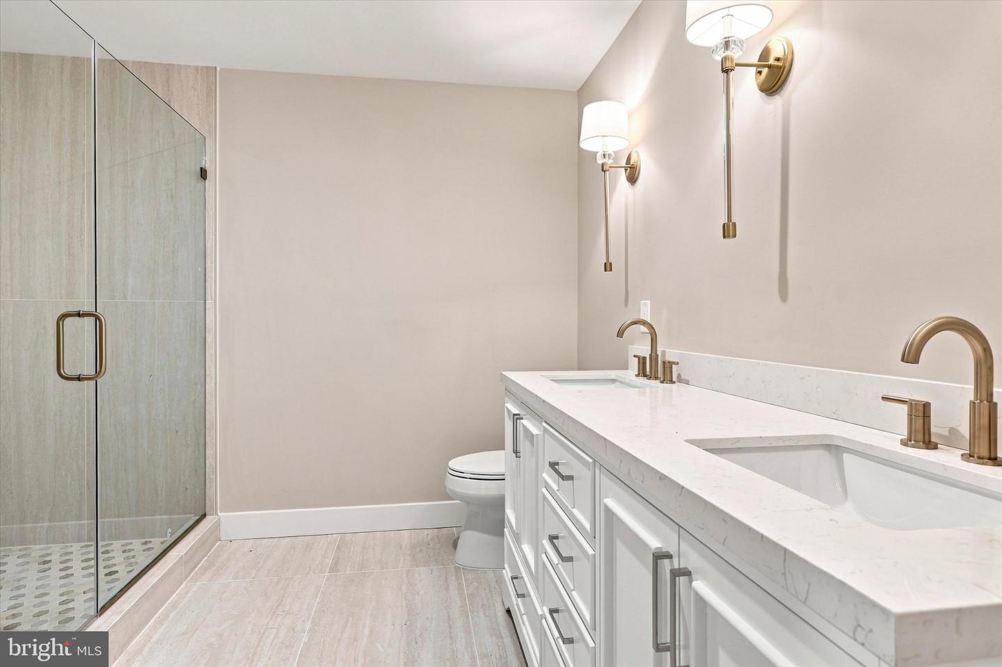 633 E Main St #b7 Property Photo 22