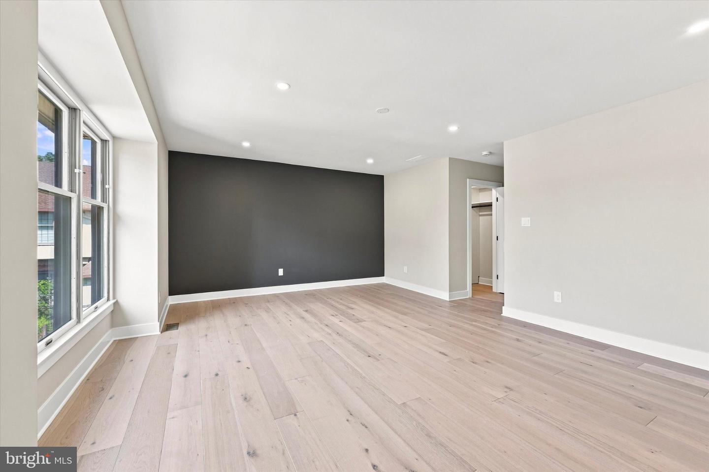 633 E Main St #b7 Property Photo 23