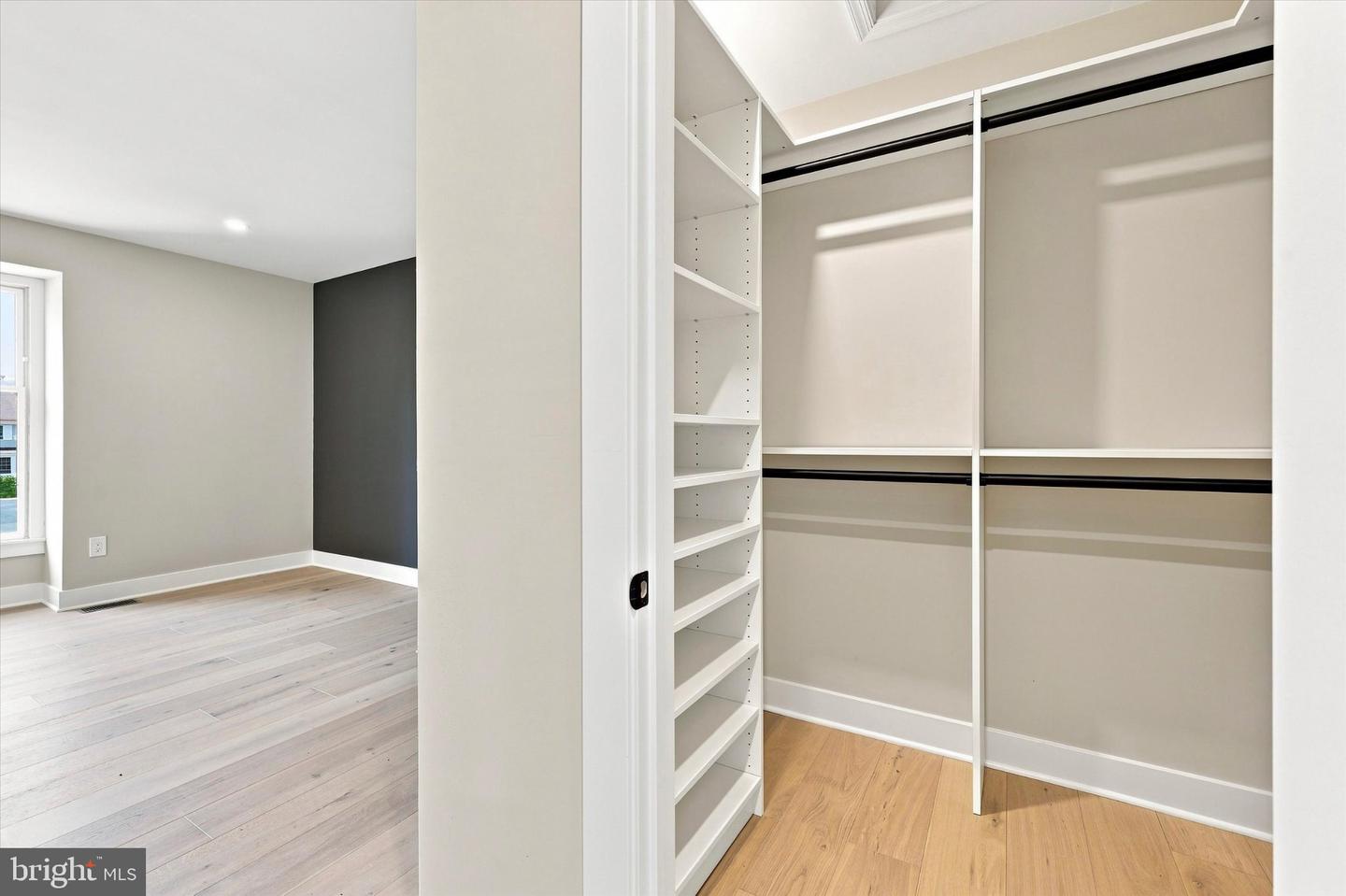 633 E Main St #b7 Property Photo 25