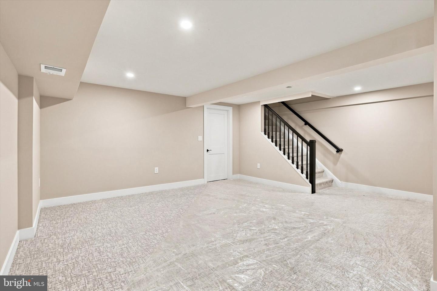 633 E Main St #b7 Property Photo 26