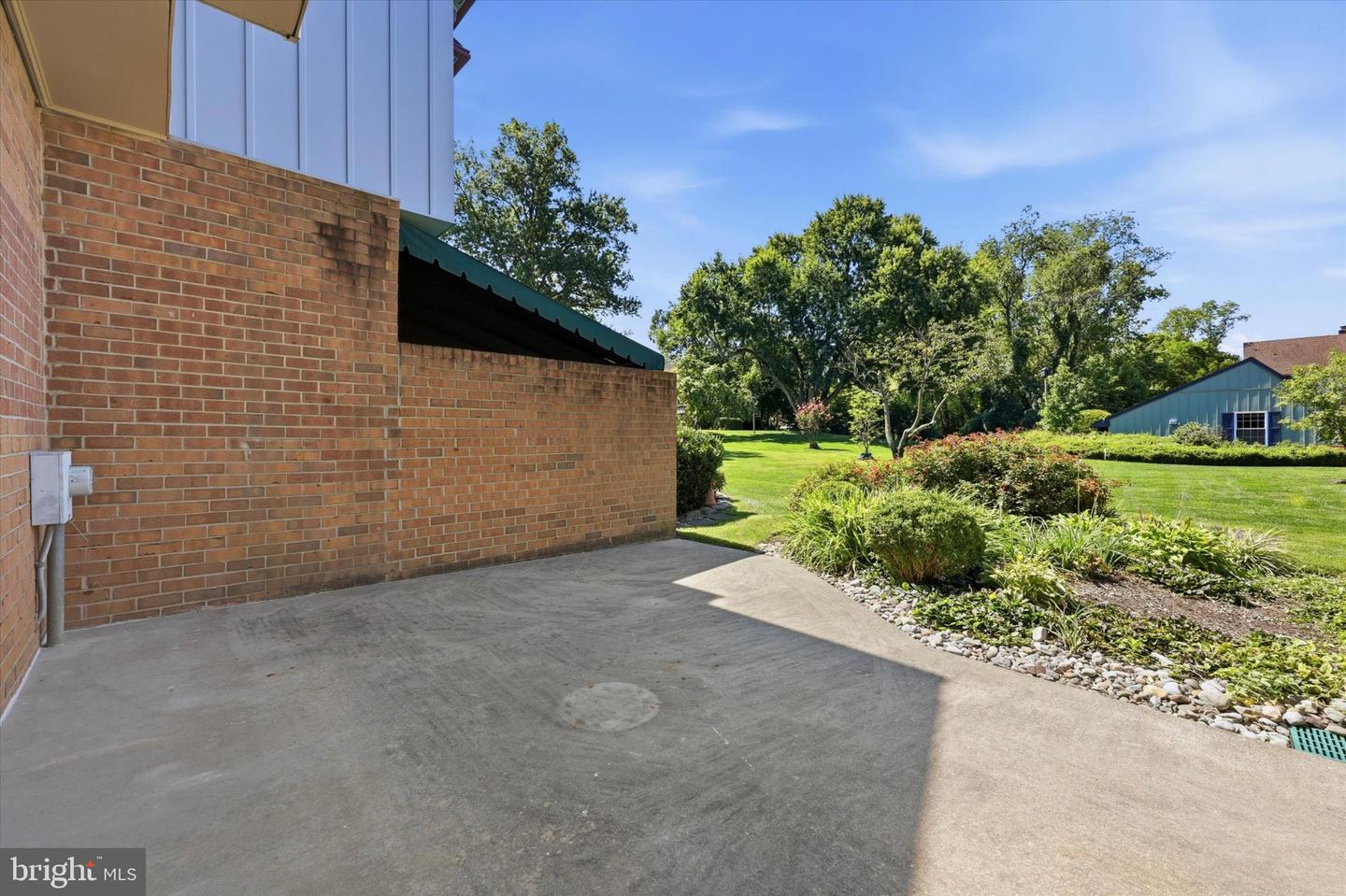 633 E Main St #b7 Property Photo 27